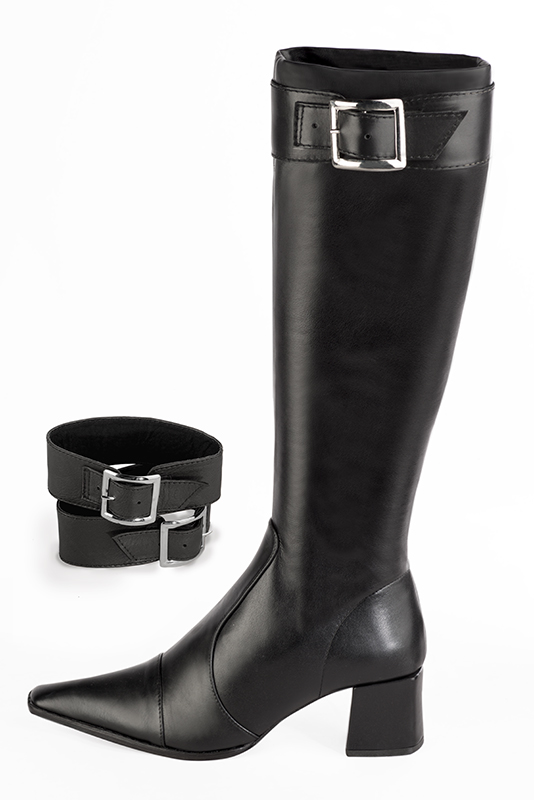 Bottes sur mesures noir satin . Bout effil . Semelle cuir petit talon. Petis et gros mollets